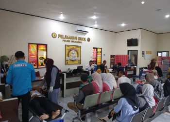 Polisi Melayani, Petugas SKCK Polres Bulukumba Sempat Drop Saat Bertugas