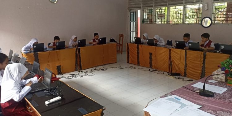Diikuti Semua Siswa, ANBK 2025 di SDI Unggulan BTN Pemda Lancar