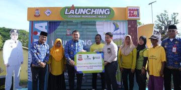 Dukung UMKM, Pemkot Makassar dan Bank Sulselbar Salurkan Bantuan Gerobak