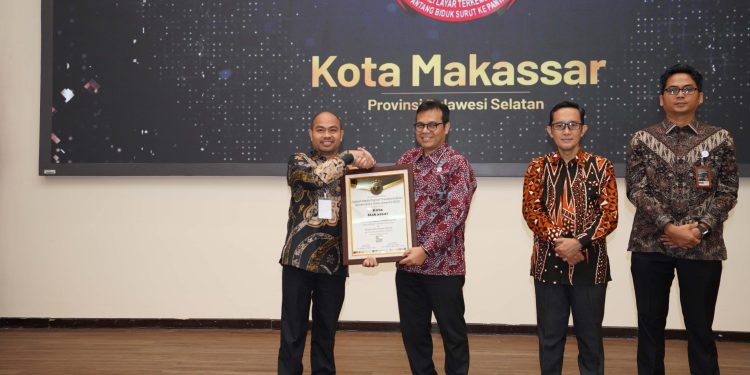 Makassar Raih Penghargaan Gadjah Mada Digital Transformation Governance Index Awards 2025