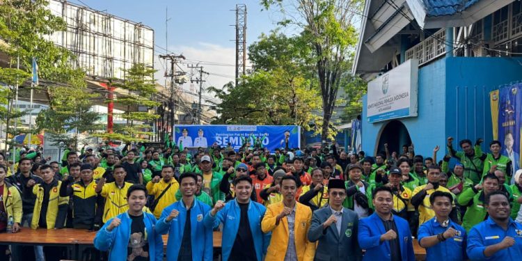 Peduli Pejuang Keluarga, KNPI Makassar Salurkan Sembako ke Ratusan Driver Ojol