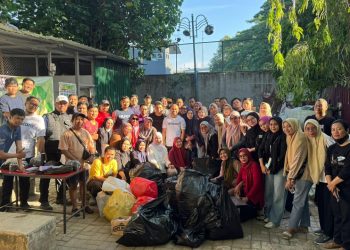 Peringati WCUD 2025, Diskominfo Makassar Gelar Kerja Bakti dan Kunjungi TPS3R
