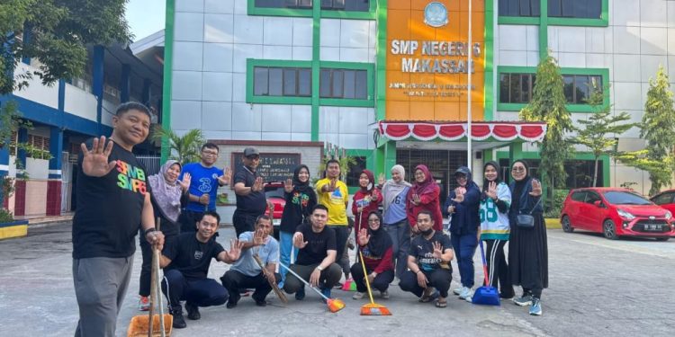 Bukti Nyata, World Cleanup Day, SMPN 6 Makassar Kompak Bersih-Bersih