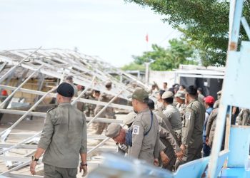 Bangun Tanpa Izin, Satpol PP Makassar Tertibkan Bangunan di Metro Tanjung