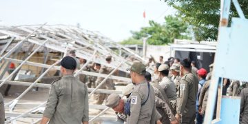 Bangun Tanpa Izin, Satpol PP Makassar Tertibkan Bangunan di Metro Tanjung
