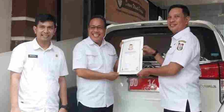 Transisi Jabatan di Sekretariat DPRD Makassar: Dahyal Serahkan Aset, Rahmat Mappatoba Prioritaskan Pembenahan