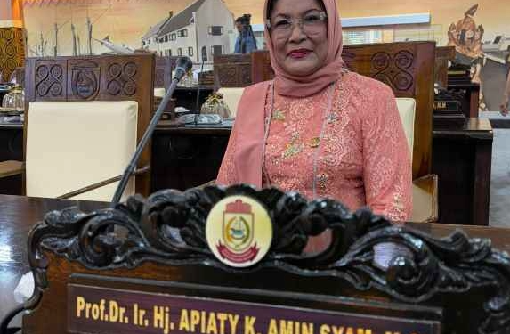 Penguatan Parlemen Kota: Prof. Dr. Apiaty K. Amin Syam Gantikan Kursi Fraksi Golkar Lewat Mekanisme PAW