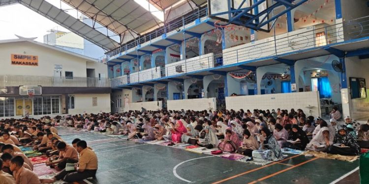 Jaga Kesehatan Jiwa, SMPN 5 Makassar Rutin Gelar Salat Dhuha dan Tadarus Al-Quran Berjamaah