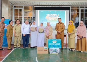 Pelindo Beri Bantuan untuk Siswa Berprestasi di SMPN 5 Makassar, Kenalkan Dunia Maritim Sejak Dini