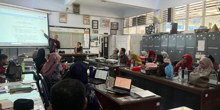 Gelar Workshop, SMPN 4 Makassar Tanamkan Budaya Budaya “Sombere”