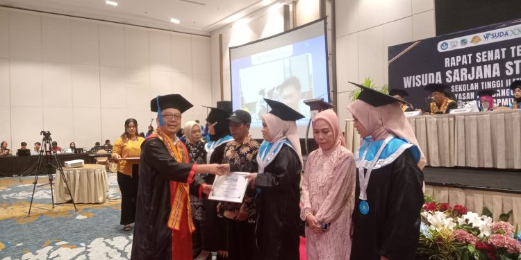 STIMI YAPMI Makassar Mewisuda 94 Sarjana Manajemen
