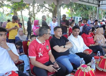 Appi dan Melinda di Tengah Sorak Anak-Anak: Makassar dan Cinta Sepak Bola yang Tak Pernah Padam
