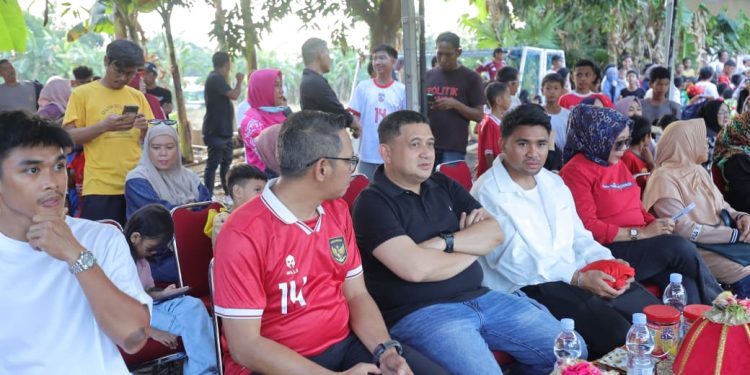 Appi dan Melinda di Tengah Sorak Anak-Anak: Makassar dan Cinta Sepak Bola yang Tak Pernah Padam