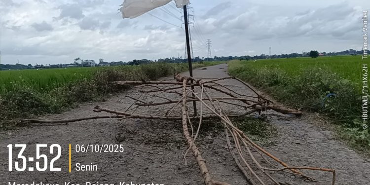 Sudah Berganti Pemimpin, Jalan di Gowa Tak Kunjung Baik Hingga Penutupan Warga Setempat