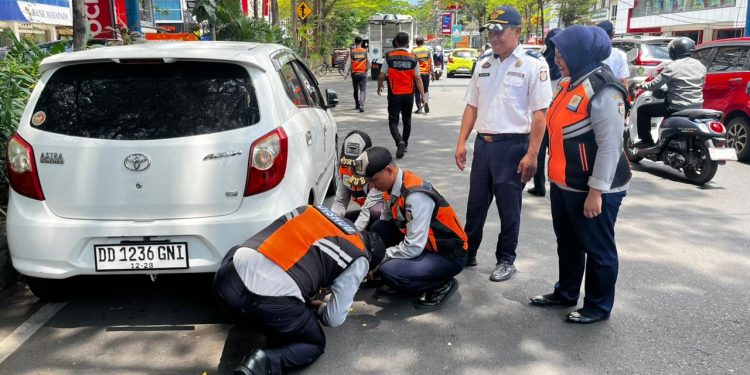 Kerap Melanggar, Dishub Makassar Tindak Tegas Parkir Liar di Jalan Ahmad Yani