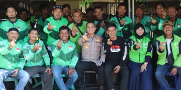 Kapolres Maros Bersama Personel Ngopi Santai Bareng Komunitas Ojol
