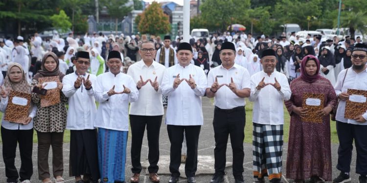 Wali Kota Munafri Pimpin Apel Hari Santri 2025, Sampaikan Amanat Menteri Agama RI