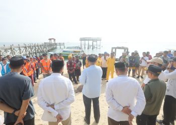Gerakan Jumat Bersih, Munafri Bareng Satgas Kebersihan Sisir Pulau Samalona