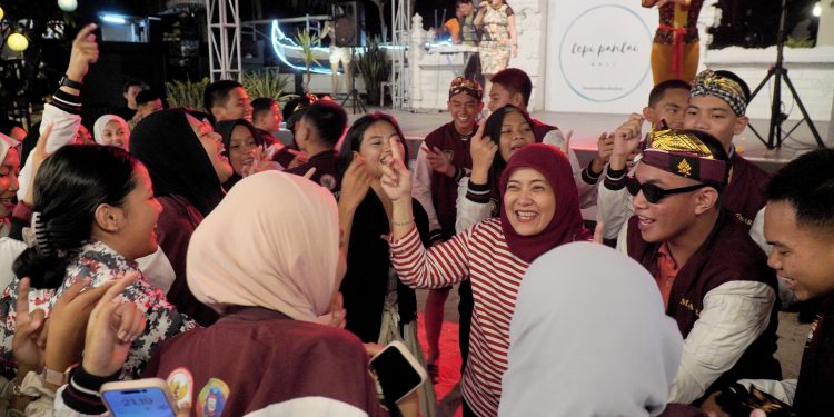 Studi Wisata ke Bali, Wawali Jamu Paskibraka Makassar, Perkuat Semangat Nasionalisme