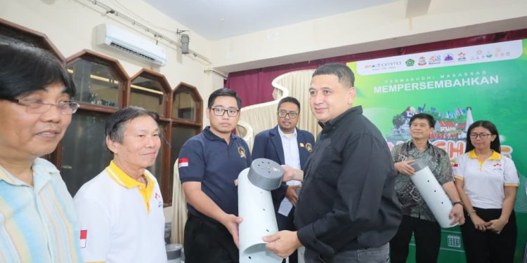 Wali Kota dan Ketua TP PKK Makassar Launching Program BioBerkah 1000 Pipa Biopori Permabudhi