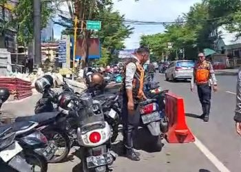 Rambu Larangan Tak Digubris, Parkir Liar Makin Merajalela di Makassar, Dishub Kewalahan
