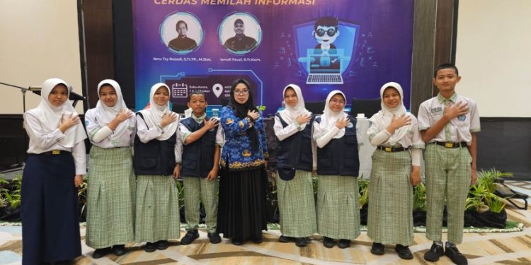 Bekali Tim Jurnalistik, SMPN 5 Makassar Dukung Kampanye Literasi Keamanan Siber Dinas Kominfo