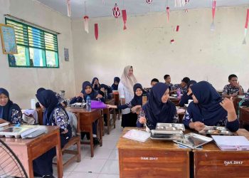Antusiasme Hari Pertama MBG di SMPN 40 Makassar di Minati Siswa-Siswi