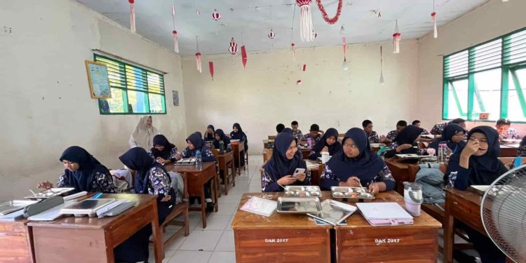 Program MBG Berjalan Dua Bulan, Kepsek SMPN 40 Makassar: Ringankan Beban Orang Tua Siswa