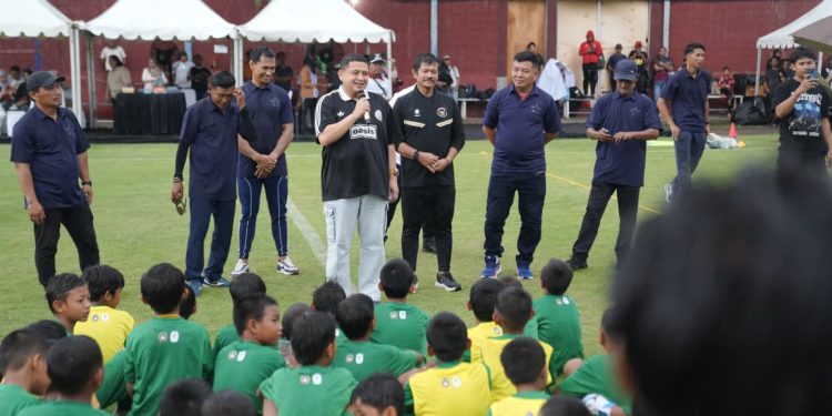 Dari Lapangan Bosowa, Appi Titip Harapan untuk Generasi Emas Sepak Bola Makassar