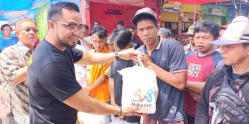 Meriahkan HUT Makassar, Perumda Pasar Salurkan Bantuan ke Ratusan Petugas Kebersihan Pasar Tradisional