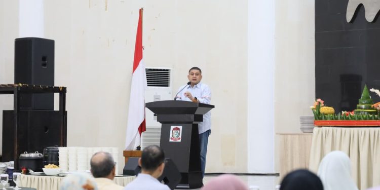 Usai Upacara HUT Kota, Wali Kota Makassar dan Kepala SKPD Syukuran Santai Potong Tumpeng di Rujab