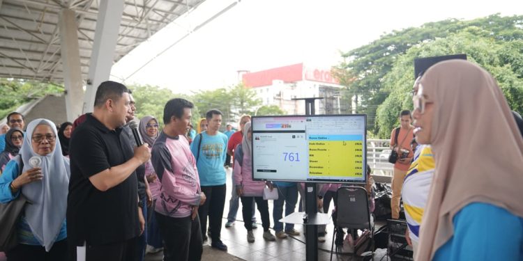 Sentuh Hati Ribuan Lansia, Munafri & Ketua TP PKK Ajak Hidup Sehat dan Beri Hadiah Umrah