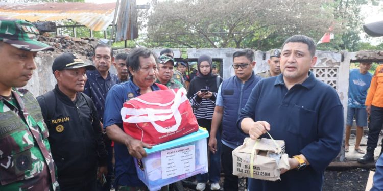 Wali Kota Munafri Turun Langsung ke Lokasi Kebakaran Tallo, Salurkan Bantuan dan Berikan Dukungan Moral