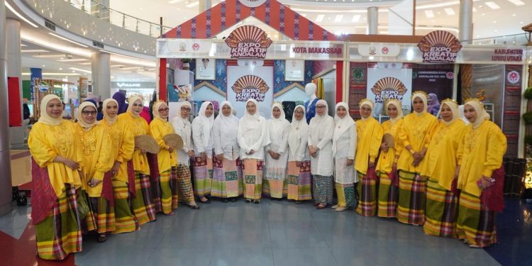 Parade Wastra, Dekranasda Makassar Angkat Keelokan Baju Bodo di Expo Kreatif Andalan 2025