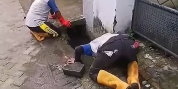 Tingkatkan Fungsi Drainase Pada Musim Penghujan, DPU Makassar Normalisasi Saluran di Jl. Salemba 4