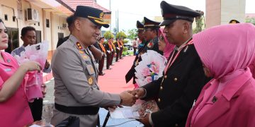 Polres Bulukumba lepas 4 personel Purna Bakti Dengan Upacara Pedang Pora Yang Penuh Haru