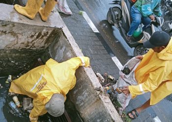 Hujan Deras Guyur Makassar, Pemkot Kerahkan Satgas Tangani Genangan di Titik Kritis dan Imbau Masyarakat Waspada