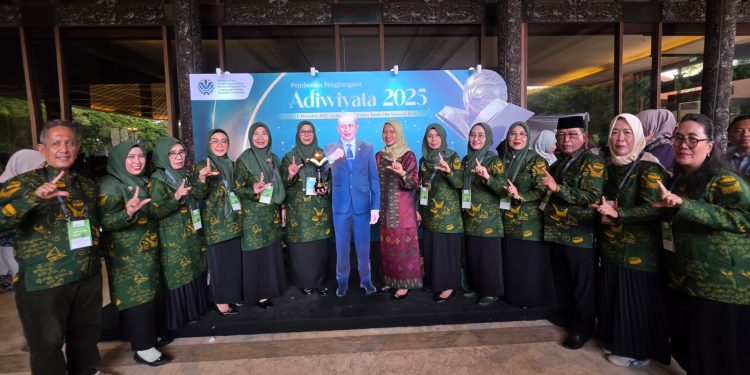 Makassar Berkibar Raih Prestasi, 10 Sekolah Sabet Penghargaan Adiwiyata 2025