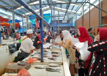 Perumda Pasar Makassar Raya Serahkan SP3 ke 186 Pedagang, Edukasi Soal Pentingnya Tertib Retribusi