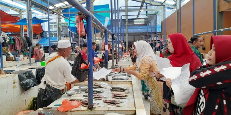 Perumda Pasar Makassar Raya Serahkan SP3 ke 186 Pedagang, Edukasi Soal Pentingnya Tertib Retribusi