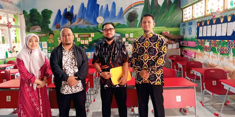 Inspektorat dan Dinas Pendidikan Makassar Kawal Bantuan Mobiler di SDN Mongisidi 2, Pastikan Tepat Sasaran dan Tingkatkan Semangat Belajar