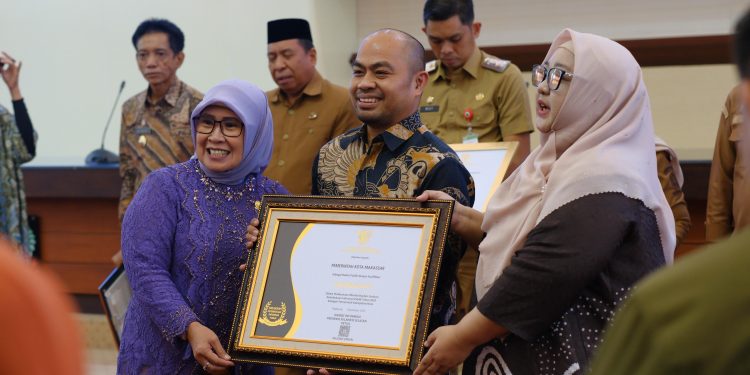 Pemkot Makassar Raih Predikat “Informatif” pada Anugerah Keterbukaan Informasi Publik 2025