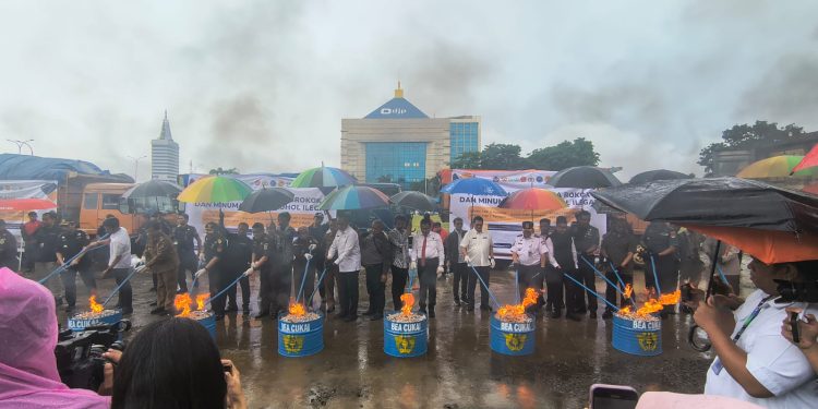 Bea Cukai Sulbagsel dan PT. Mitra Hijau Asia Musnahkan Barang Sitaan Senilai Miliaran Rupiah, Wujud Komitmen Lindungi Masyarakat