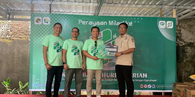 Harlah ke-22, KSPPS Bakti Huria Syariah Dukung Kebersihan Pasar lewat Bantuan Bak Sampah