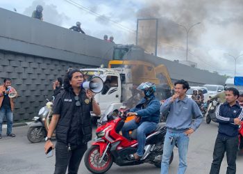 Kasus Penimbunan Laut Mandek, Massa Aksi Tutup Jalan Urip Sumoharjo, Kejati Sulsel Dinilai Tutup Mata