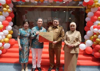 Dorong Pertumbuhan Industri, Munafri-Aliyah Resmikan Pabrik Kaca PT Sanno Abadi Cemerlang