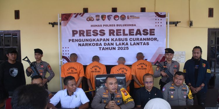 Polres Bulukumba Ungkap Jaringan Curanmor, Amankan 4 Pelaku dan 15 Motor Curian Dalam Press Release Akhir Tahun