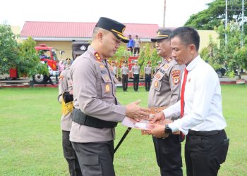 Kasat Reskrim dan Kapolsek Kajang Terima Penghargaan, Polres Bulukumba Apresiasi Keberhasilan Ungkap Kasus Curnak dan Curanmor