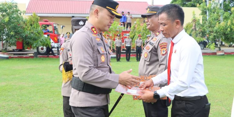 Kasat Reskrim dan Kapolsek Kajang Terima Penghargaan, Polres Bulukumba Apresiasi Keberhasilan Ungkap Kasus Curnak dan Curanmor