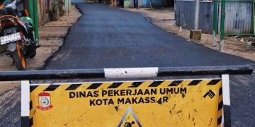 Satgas BJJ Dinas PU Makassar Lakukan Pengaspalan di Jalan Berua 3 untuk Tingkatkan Kenyamanan Pengguna Jalan